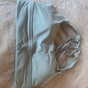 EUC Lululemon Free To Be Wild LL- 10